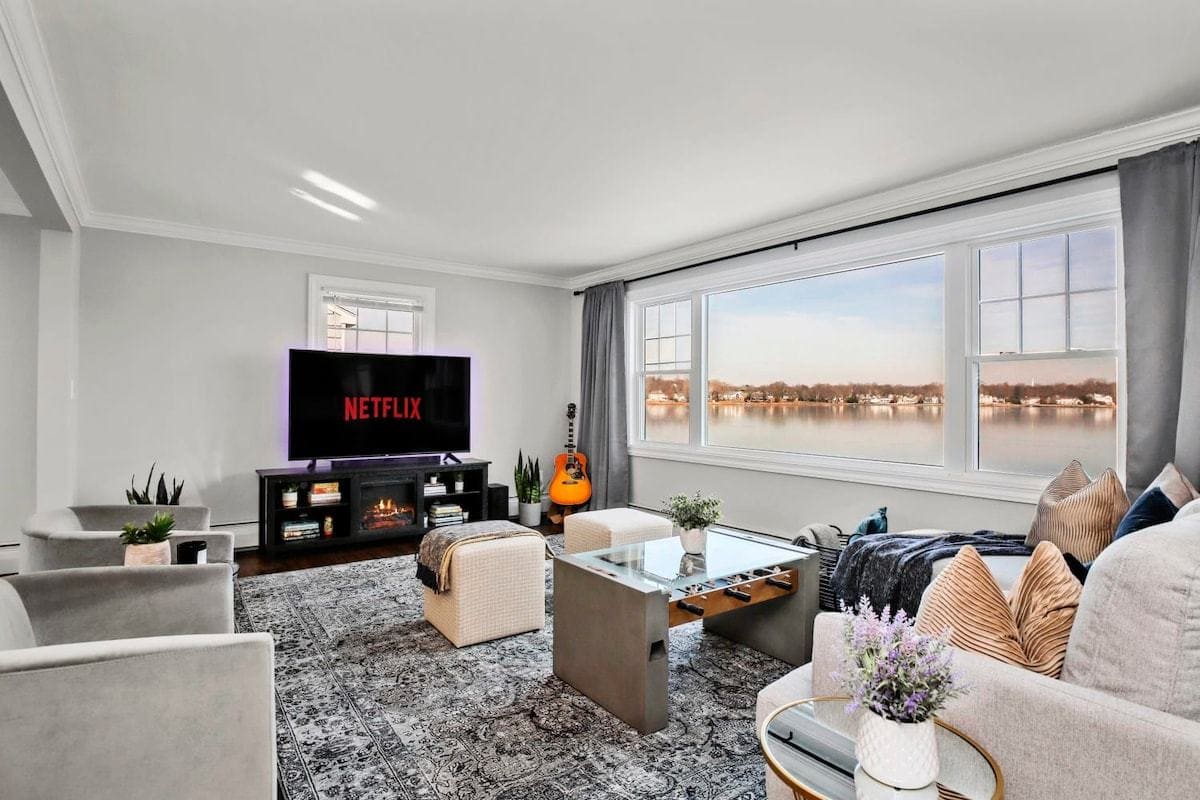 Waterview House Walking Distance from Cove Beach