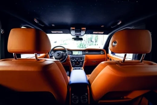 Rolls Royce Cullinan (blue)
